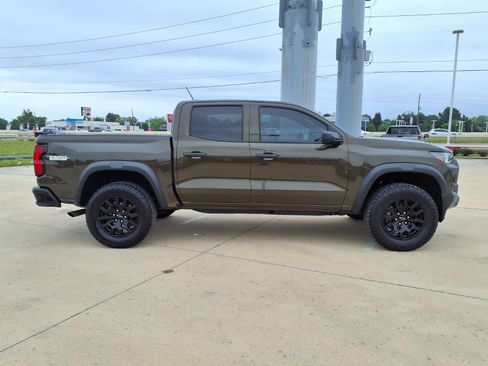 Used 2024 Chevrolet Colorado Trail Boss AWD/4WD image 5