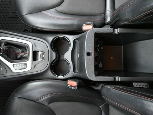 Used 2015 Jeep Cherokee Trailhawk image 33