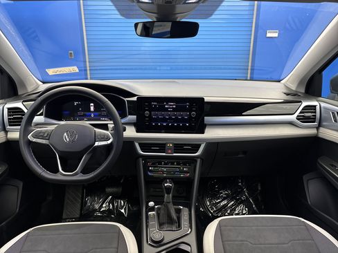 New 2026 Volkswagen Taos SE image 26