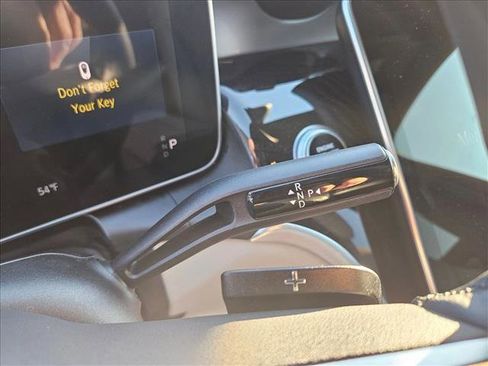 Used 2025 Mercedes-Benz GLC 300 4MATIC image 16