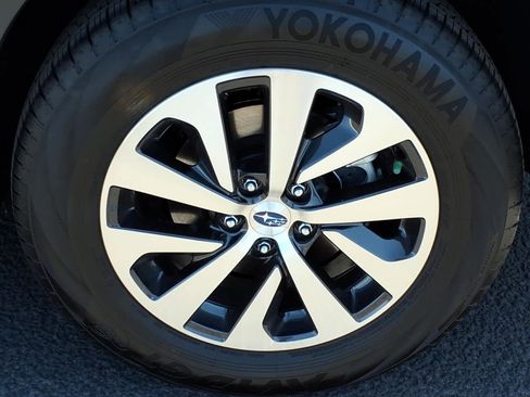 Used 2025 Subaru Outback Premium w/ Popular Package #1A image 10