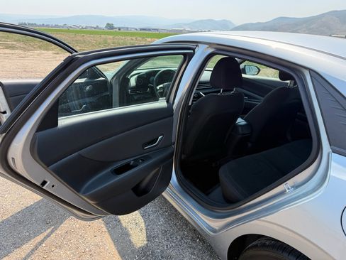 Used 2023 Hyundai Elantra SEL w/ Convenience Package FWD image 24