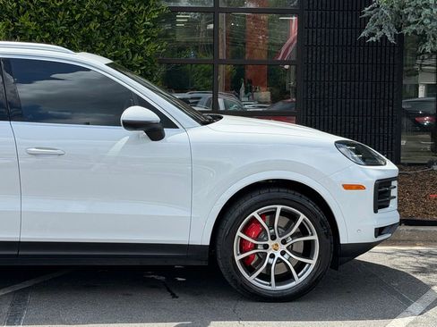 Used 2024 Porsche Cayenne S AWD/4WD image 23