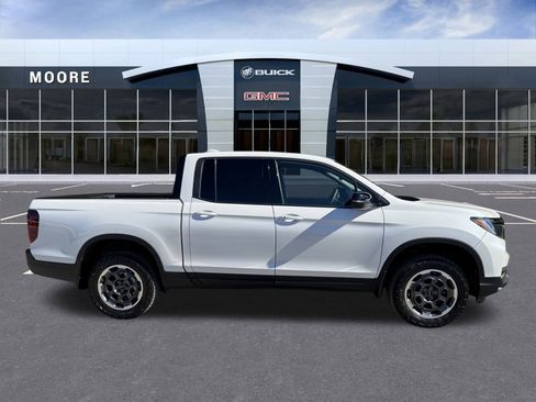Used 2024 Honda Ridgeline Black Edition image 3
