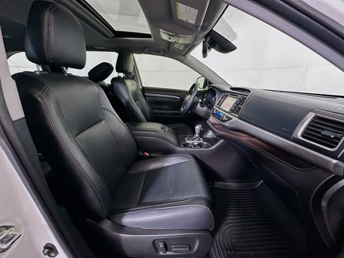 Used 2019 Toyota Highlander Limited image 35