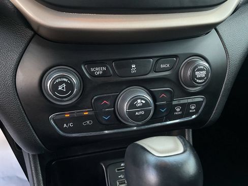 Used 2014 Jeep Cherokee Limited FWD image 25