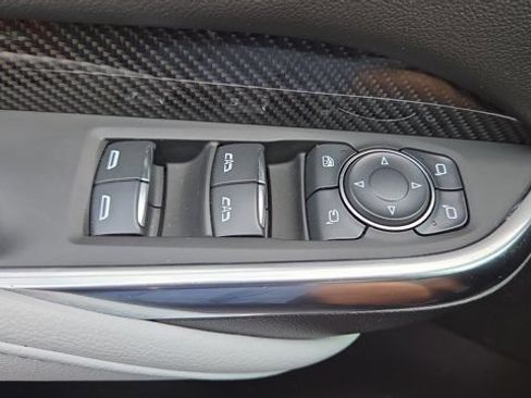Used 2025 Cadillac XT4 Sport FWD image 33