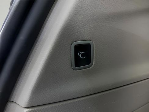 Used 2023 Chrysler Pacifica Touring-L FWD image 27
