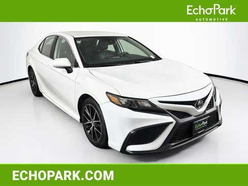 Used 2024 Toyota Camry SE FWD image 1