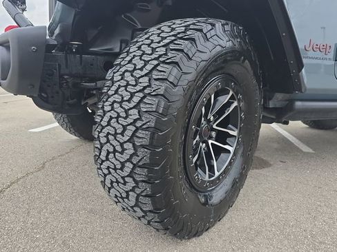 Used 2024 Jeep Wrangler Unlimited Rubicon image 31