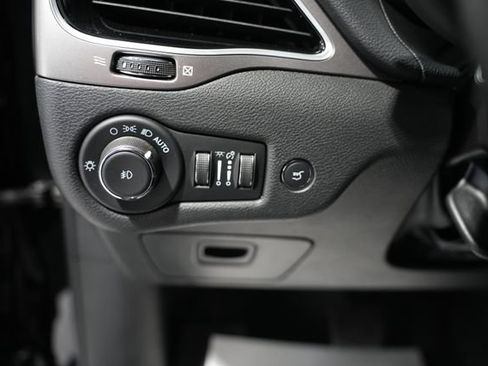 Used 2022 Jeep Cherokee Limited AWD/4WD image 13