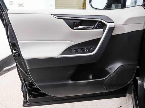 Used 2023 Toyota RAV4 XLE Premium image 9