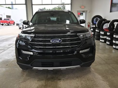 Used 2022 Ford Explorer XLT w/ Equipment Group 202A AWD/4WD image 2