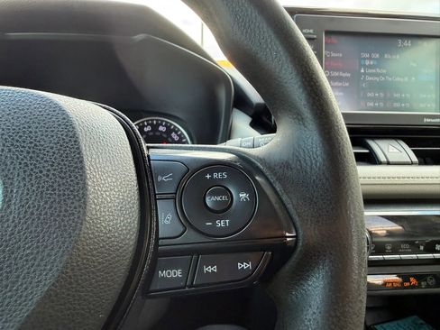 Used 2021 Toyota RAV4 XLE AWD/4WD image 24