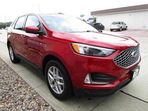 Used 2023 Ford Edge SEL w/ Convenience Package AWD/4WD image 3