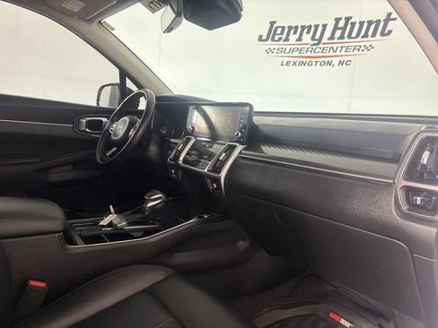 Used 2023 Kia Sorento S w/ Panoramic Sunroof Package FWD image 31