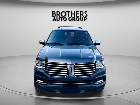 Used 2016 Lincoln Navigator Select RWD image 5
