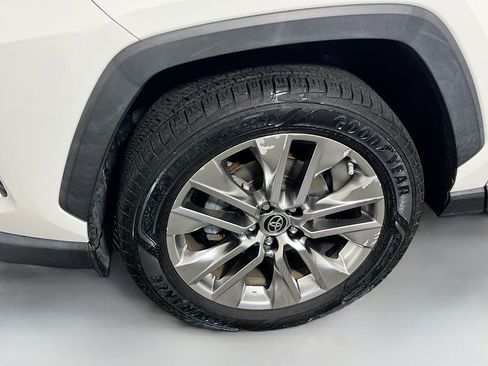 Used 2019 Toyota RAV4 XLE Premium FWD image 13