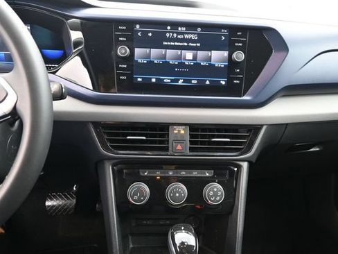 Used 2023 Volkswagen Taos SE w/ Black Wheel Package FWD image 10