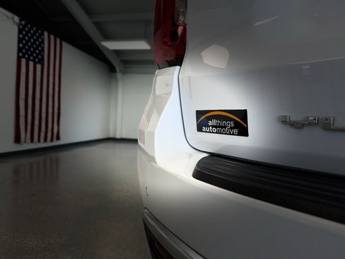 Used 2023 GMC Yukon XL Denali AWD/4WD image 36