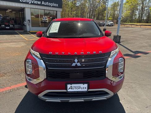 Used 2022 Mitsubishi Outlander SE image 3