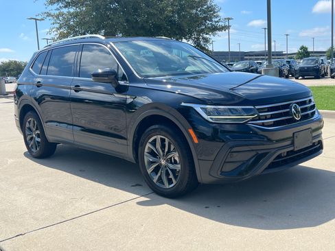 Used 2022 Volkswagen Tiguan SE FWD image 2