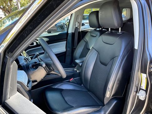 Used 2022 Jeep Compass Latitude image 8