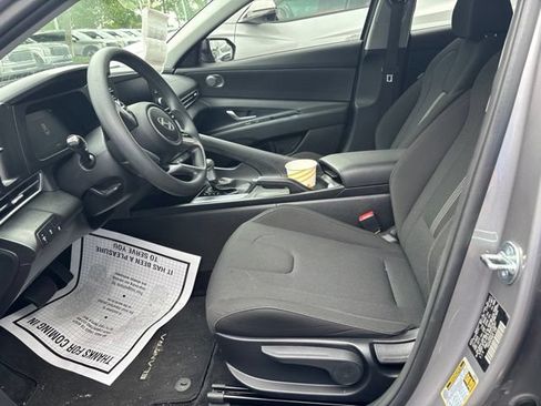 Used 2026 Hyundai Elantra SE FWD image 5