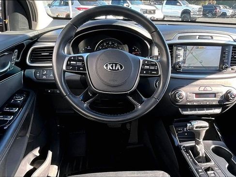 Used 2019 Kia Sorento SX image 8