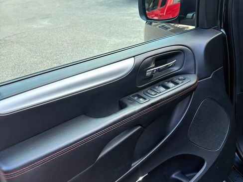 Used 2019 Dodge Grand Caravan GT FWD image 31
