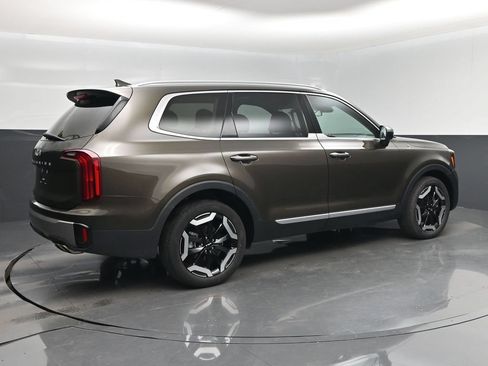 Certified 2025 Kia Telluride S FWD image 3