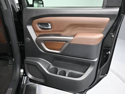 Used 2020 Nissan Titan Platinum Reserve image 41