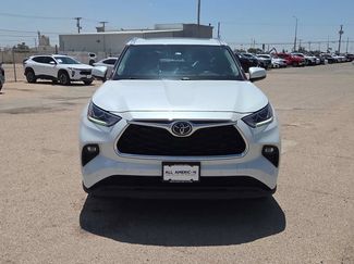 Used 2023 Toyota Highlander Limited FWD video 3