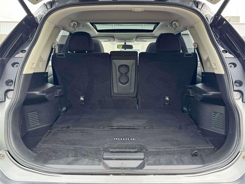 Used 2018 Nissan Rogue SV w/ Sun & Sound Touring Package image 10