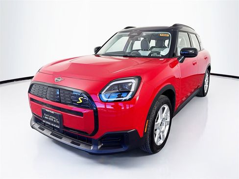 Certified 2025 MINI Cooper Countryman SE image 3