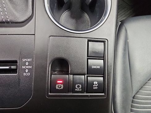 Used 2024 Toyota Highlander XSE FWD image 21