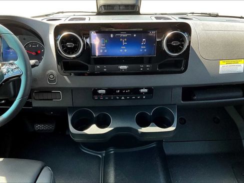 New 2025 Mercedes-Benz Sprinter 2500 image 18