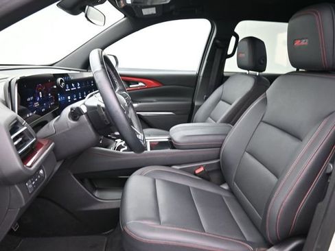 Used 2024 Chevrolet Traverse Z71 image 25