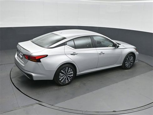 Used 2025 Nissan Altima 2.5 SV image 31