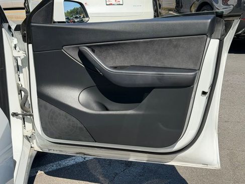 Used 2021 Tesla Model Y Long Range image 36