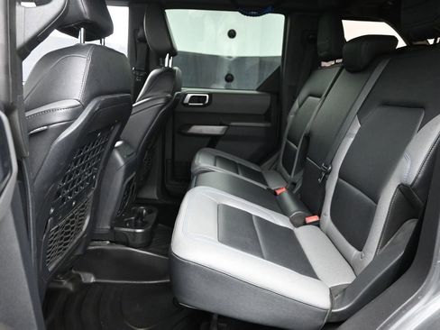 Used 2022 Ford Bronco Black Diamond image 11