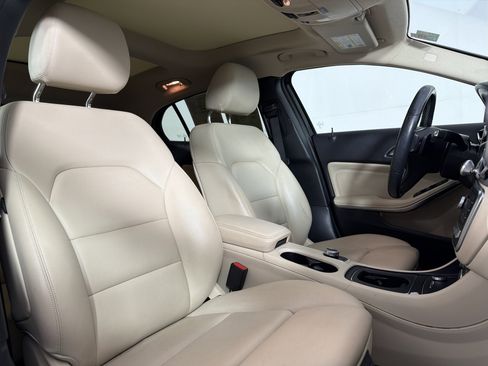 Used 2019 Mercedes-Benz GLA 250 4MATIC image 28