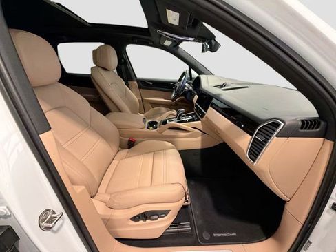 Used 2022 Porsche Cayenne S AWD/4WD image 25
