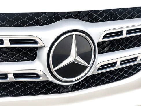 Used 2022 Mercedes-Benz GLS 450 4MATIC image 13