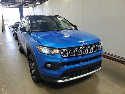 Used 2025 Jeep Compass Limited AWD/4WD image 4