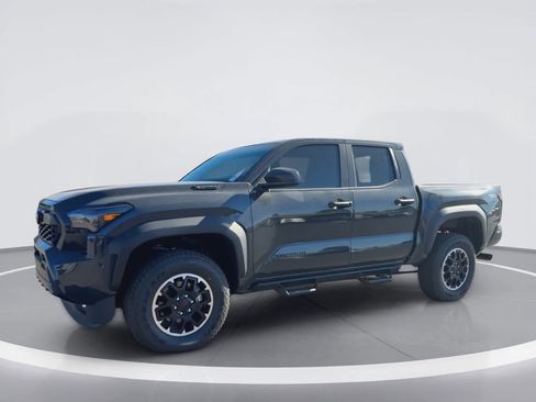 Used 2025 Toyota Tacoma TRD Off-Road AWD/4WD image 4