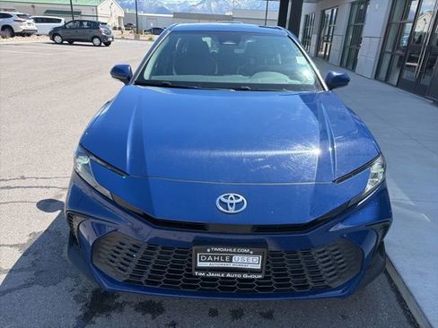 Used 2025 Toyota Camry SE FWD image 2