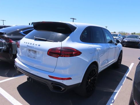 Used 2017 Porsche Cayenne AWD/4WD image 3