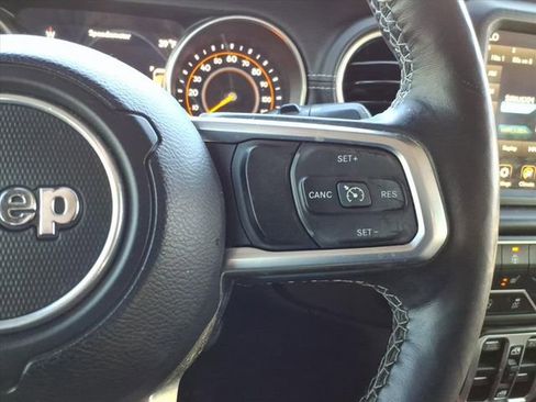 Used 2018 Jeep Wrangler Unlimited Sahara AWD/4WD image 36
