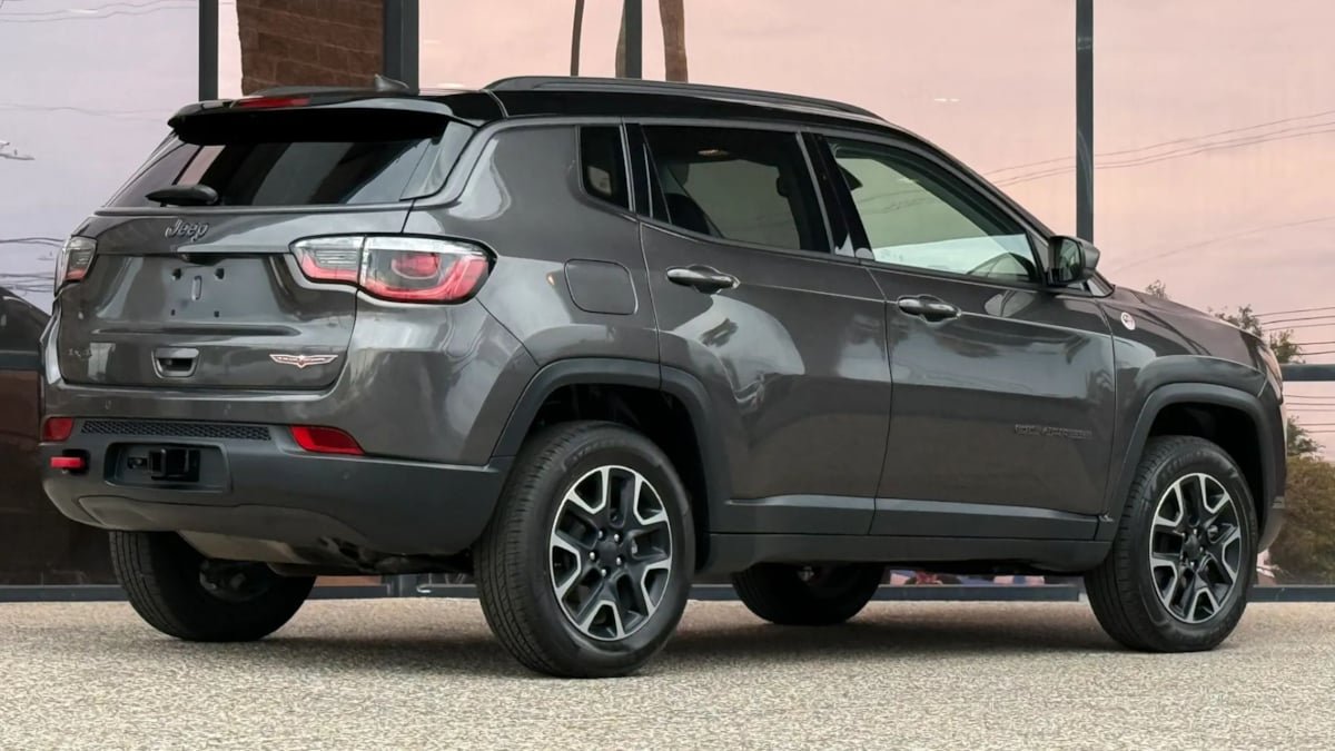 Used 2019 Jeep Compass Trailhawk w/ Leather Interior Group AWD/4WD image 12